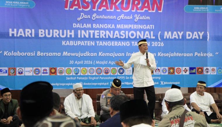 Pemkab Tangerang menggelar tasyakuran May Day 2026 di Masjid Agung Al-Amjad disertai santunan anak yatim serta hubungan industrial harmonis.