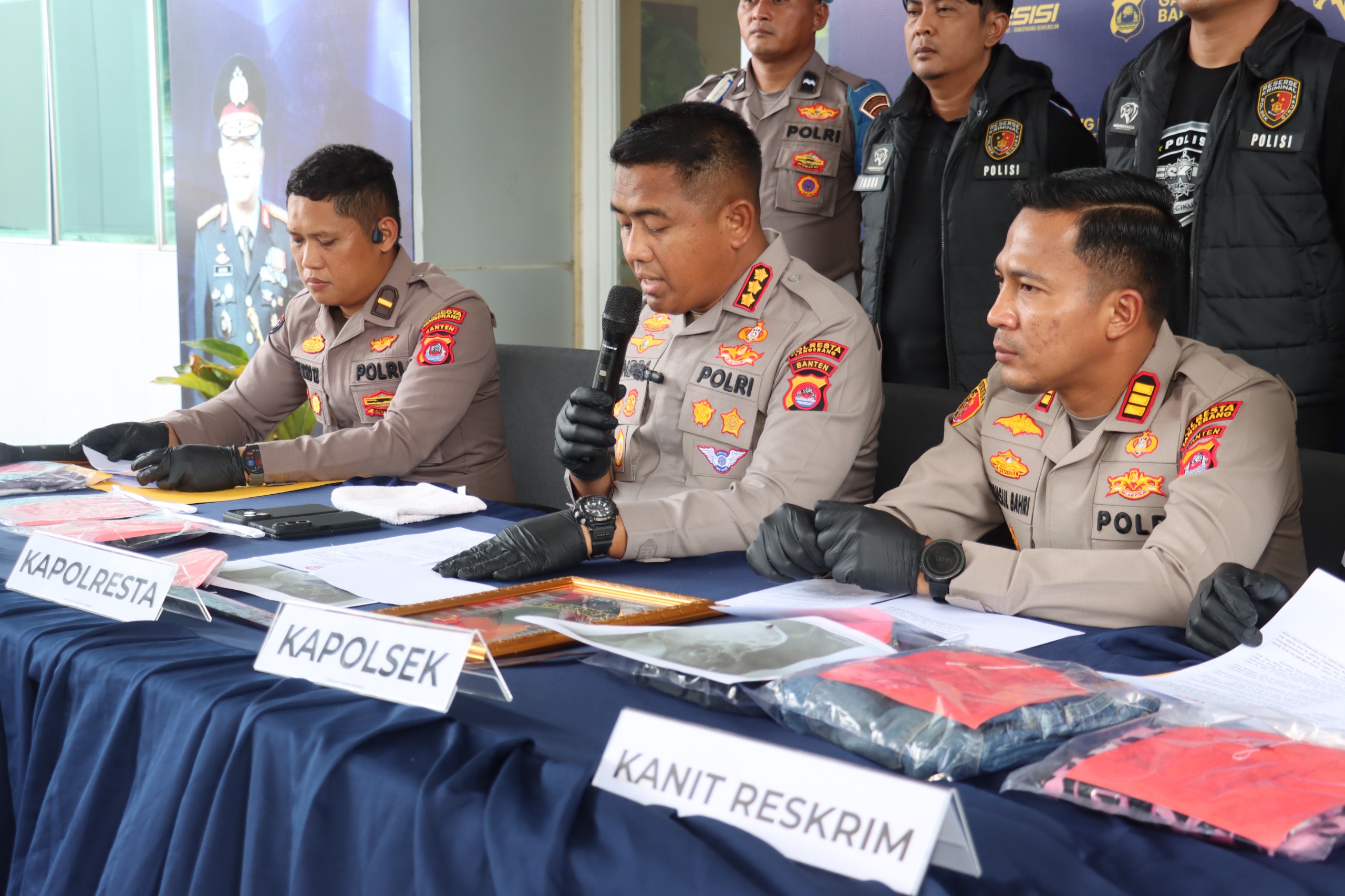 Polisi tangkap pelaku tawuran berdarah di Cikupa kurang dari 24 jam setelah kejadian dan amankan barang bukti senjata tajam.