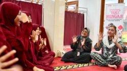 Vicky Shu tersentuh belajar Al-Qur’an dengan bahasa isyarat bersama santri tunarungu, soroti pentingnya akses inklusif bagi disabilitas.
