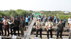 Deklarasi Environmental Journalist Network di Tangerang diwarnai penanaman 10 ribu mangrove sebagai aksi nyata pelestarian lingkungan.