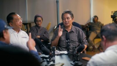 Pemerintah diminta meninggalkan komunikasi dominatif setelah penolakan tiga menteri di UGM demi terciptanya dialog sehat.