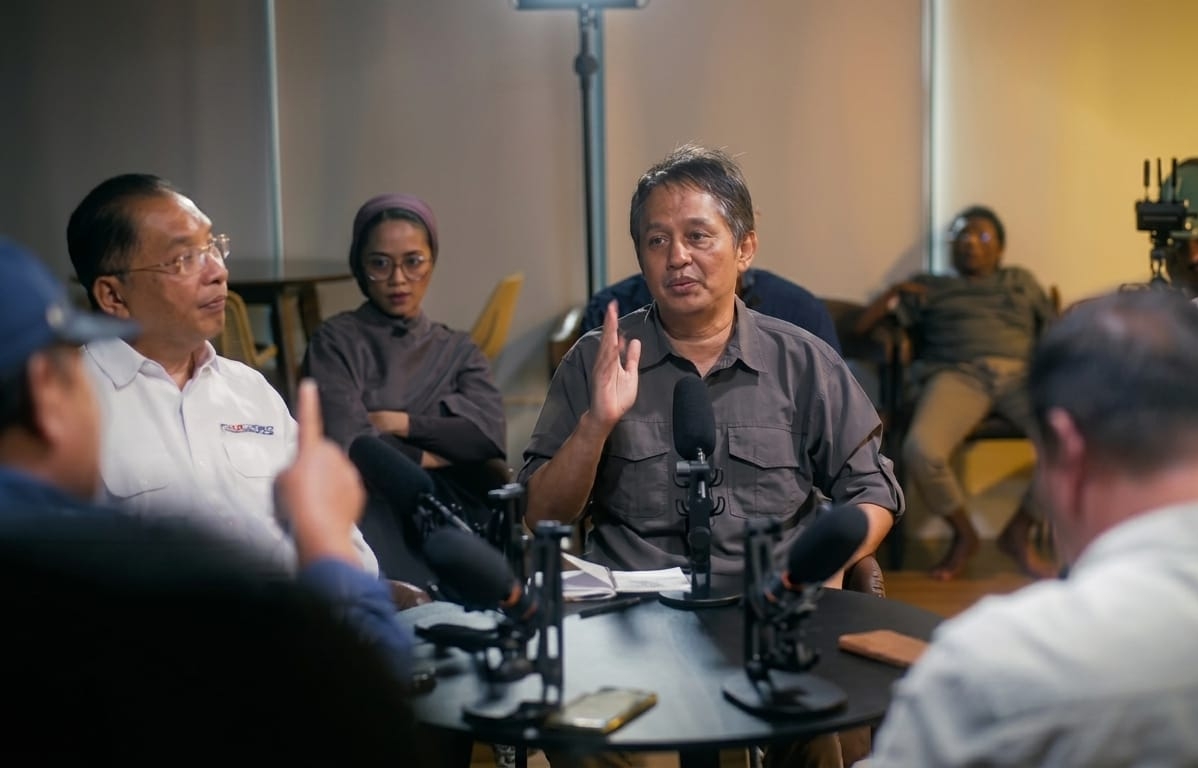 Pemerintah diminta meninggalkan komunikasi dominatif setelah penolakan tiga menteri di UGM demi terciptanya dialog sehat.