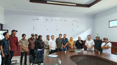 Pentahelix Center dan petani Manglayang Timur meluncurkan Koperasi SIKOMAT untuk memperkuat ekonomi rakyat dan konservasi lingkungan.
