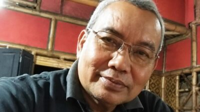 Pancasila sering diperingati secara seremonial, tetapi pengamalannya masih diuji oleh korupsi, ketimpangan, dan krisis persatuan bangsa.