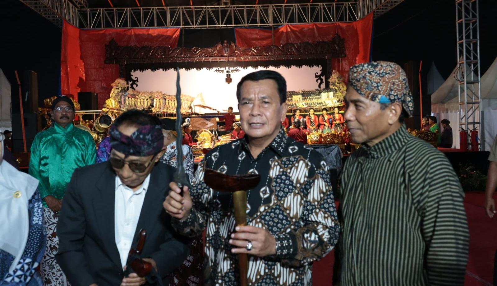 Bupati Tangerang tekankan pelestarian budaya pada Grebeg Suro Panongan, dorong persatuan dan penguatan identitas bangsa.