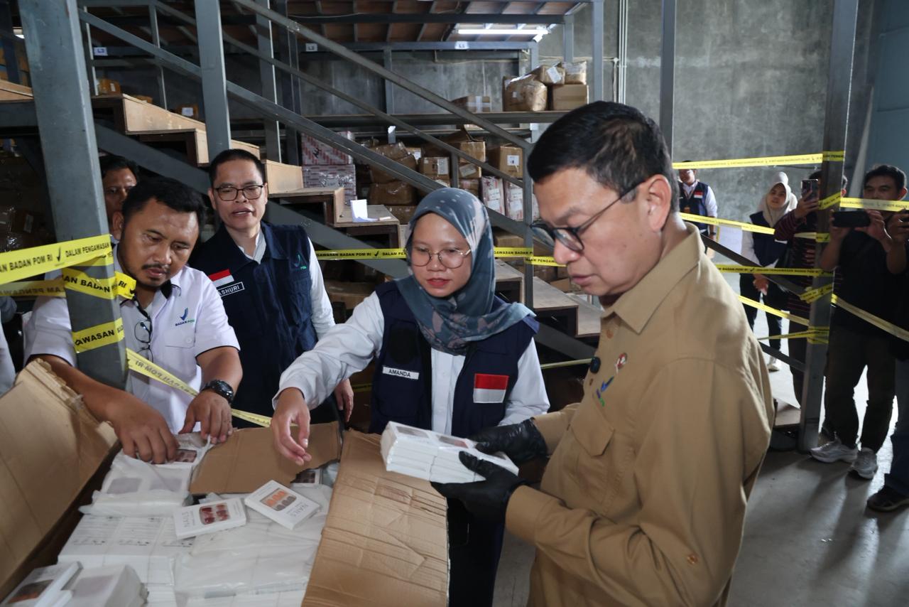 BPOM sita lebih dari 2 juta kosmetik tanpa izin edar di Tangerang yang didominasi produk impor dan berisiko bagi kesehatan masyarakat.