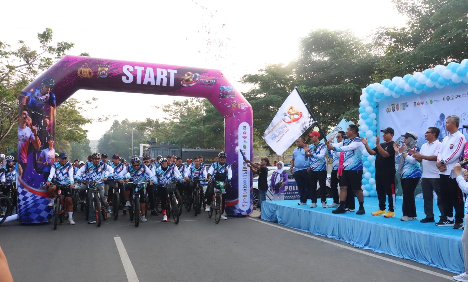 Fun Run, Fun Bike, hiburan rakyat, dan doorprize memeriahkan puncak Hari Bhayangkara ke-80 Polresta Tangerang yang diikuti ribuan warga.