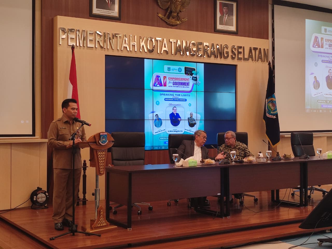 Pemkot Tangsel menyiapkan ASN menguasai AI untuk mendukung layanan publik 24 jam yang lebih cepat, responsif, dan berbasis data.