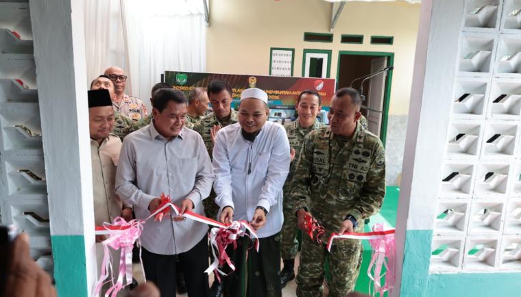 Korem 052/Wijayakrama merehabilitasi fasilitas pesantren dan panti asuhan di Tangerang untuk mendukung pendidikan keagamaan.