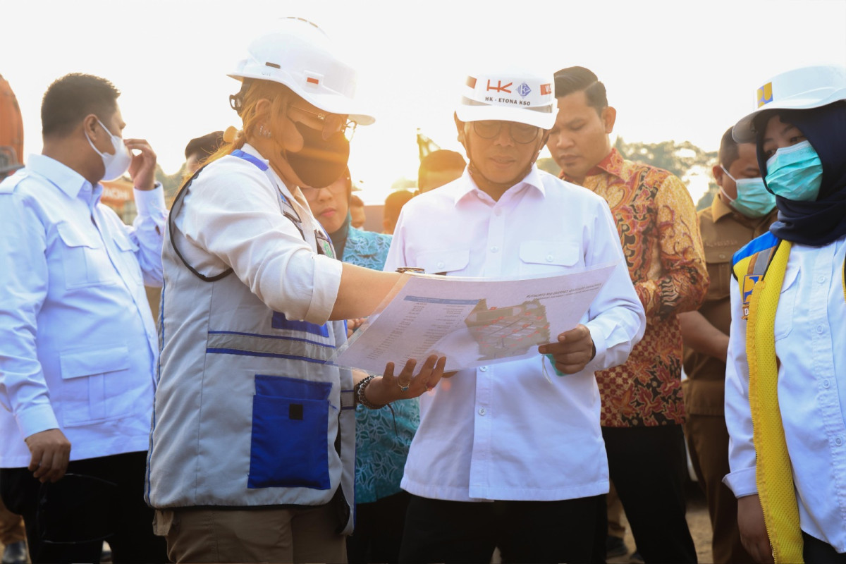 Pembangunan Sekolah Rakyat Pandeglang, program prioritas Presiden Prabowo, terus dikebut dan ditargetkan beroperasi Juli 2026.