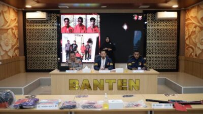 Ditreskrimum Polda Banten mengungkap jaringan curanmor lintas daerah, menyita 13 motor curian dan satu senpi rakitan.