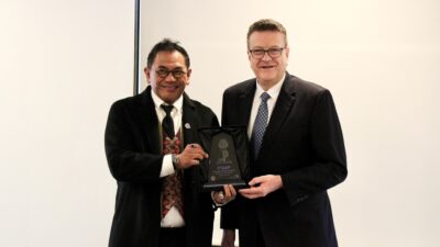 AirNav Indonesia bersama Airservices Australia menandatangani MoU guna meningkatkan keselamatan dan efisiensi navigasi penerbangan.