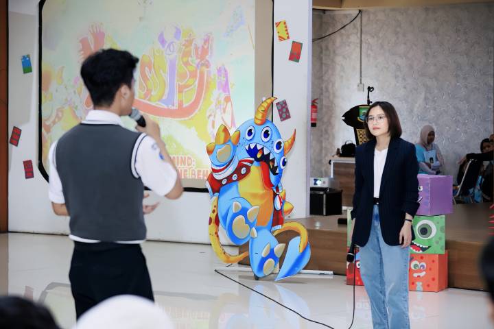 Prilly Latuconsina memotivasi pelajar Kota Tangerang agar berani mencoba hal baru, tidak takut memulai, dan terus mengembangkan diri.