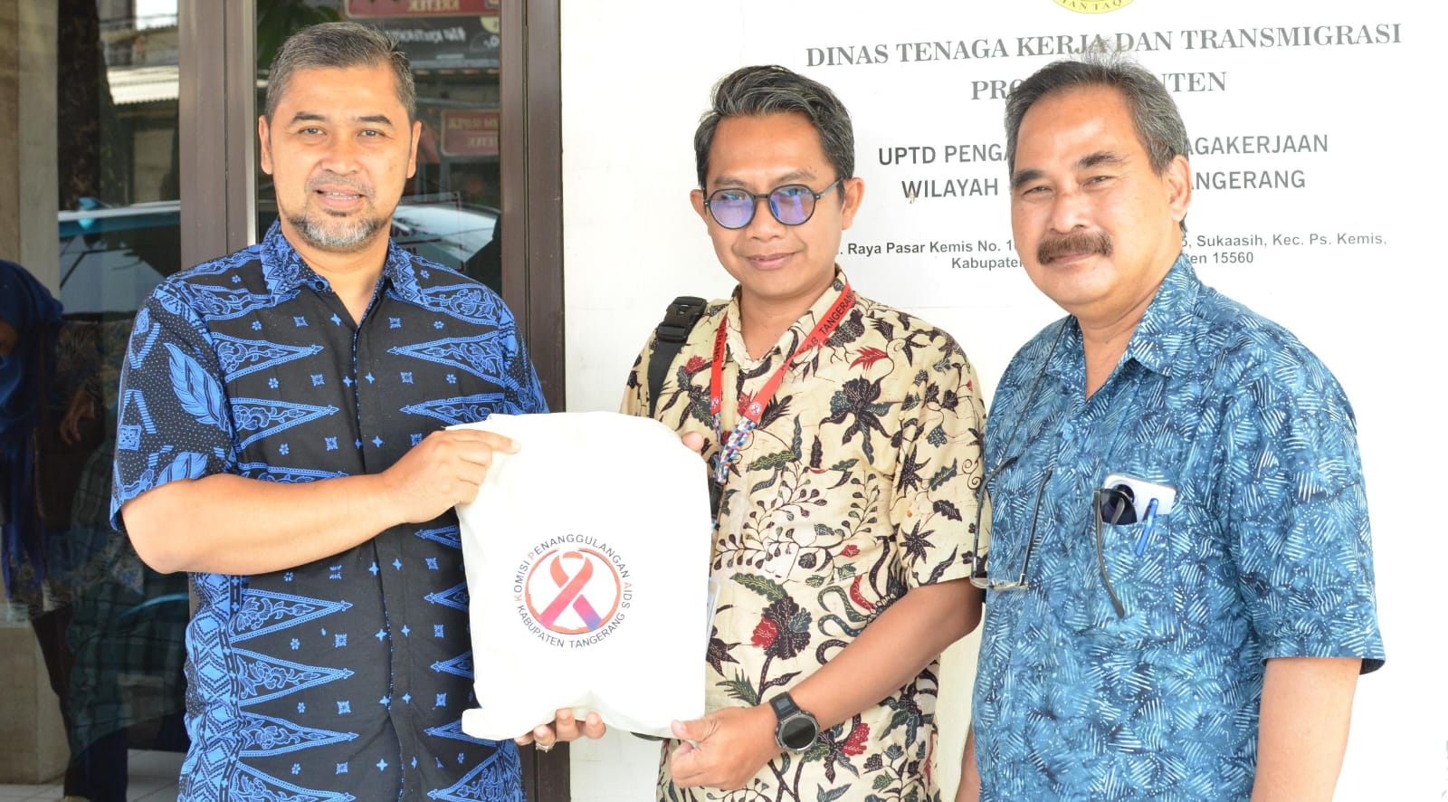 Sinergi KPA Kabupaten Tangerang, KPAP Banten, dan Disnakertrans diperkuat untuk menciptakan lingkungan kerja bebas stigma HIV/AIDS.