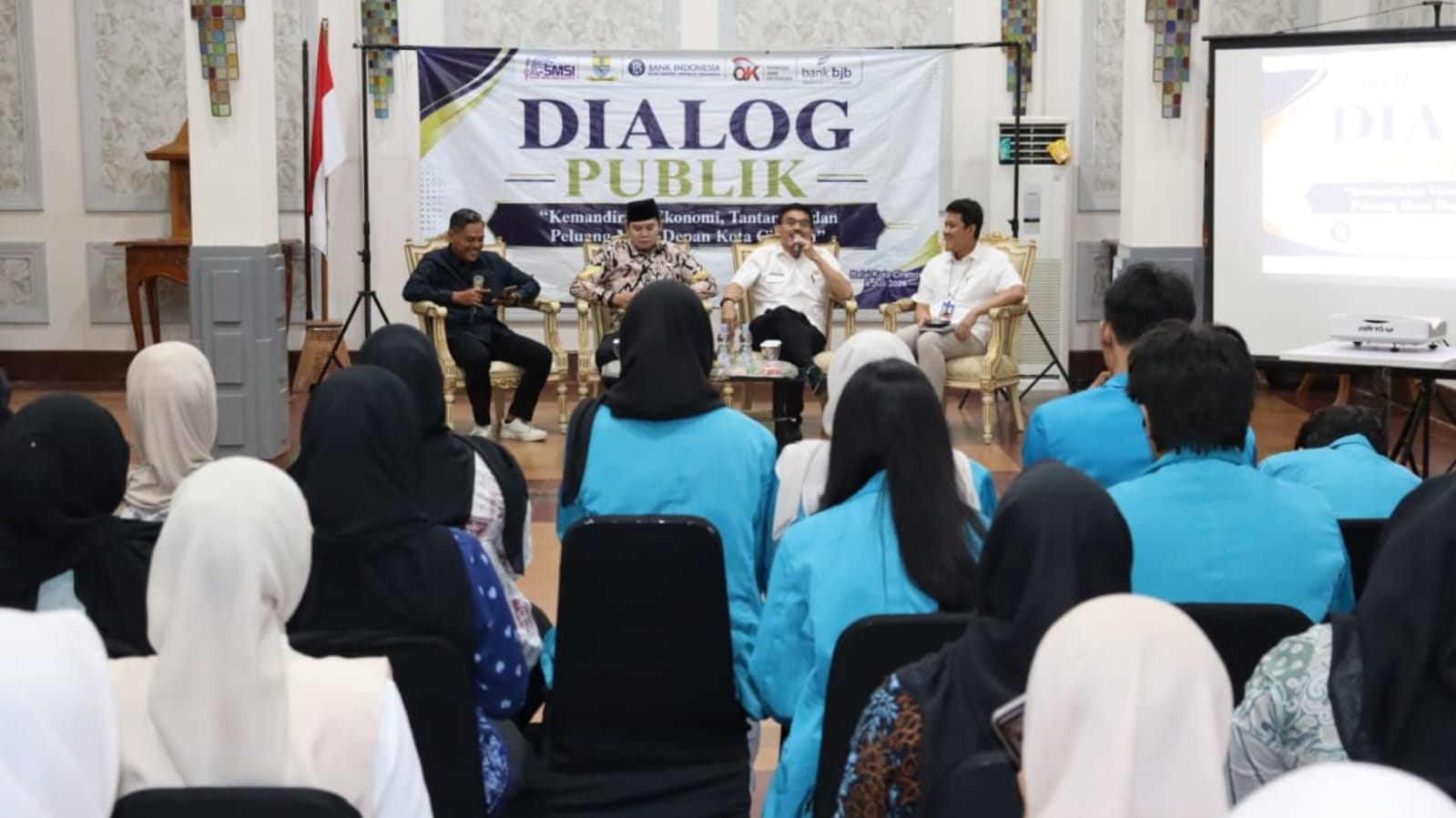 SMSI Kota Cirebon bersama OJK dan Bank Indonesia menggelar dialog publik untuk memperkuat kemandirian ekonomi dan literasi keuangan daerah.