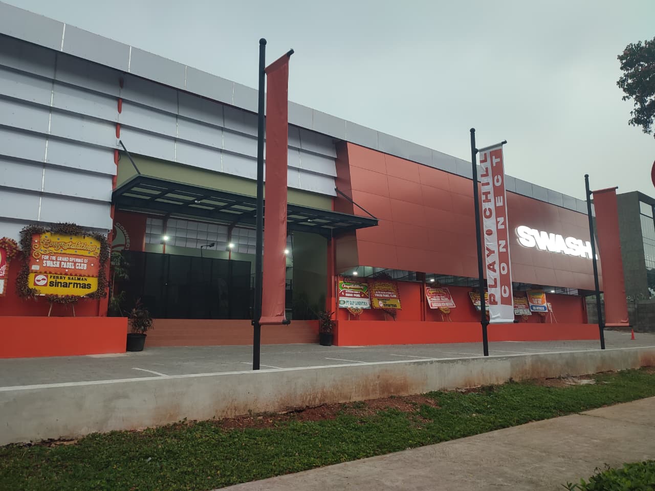 Swash Padel BSD diduga tetap beroperasi meski belum mengantongi PBG dan telah disegel Satpol PP Kota Tangerang Selatan.