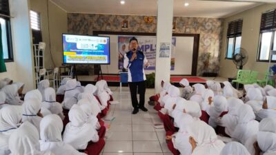 Program REGOS Relawan TIK Banten membekali siswa SMPN 2 Mauk dengan literasi digital yang cakap, aman, dan beretika.