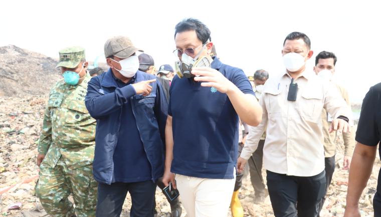 KLH memanfaatkan drone untuk memantau hotspot dan memperkuat penanganan kebakaran TPA Jatiwaringin bersama lintas instansi.
