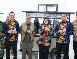 16 Perempuan Kepala Keluarga di Kronjo Terima Bantuan Gerobak Mie Ayam dari Pemkab Tangerang