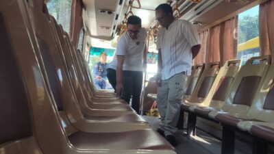 Dishub Tangsel memastikan operasional bus sekolah gratis tetap berjalan hingga akhir 2026 meski terjadi kenaikan harga BBM.