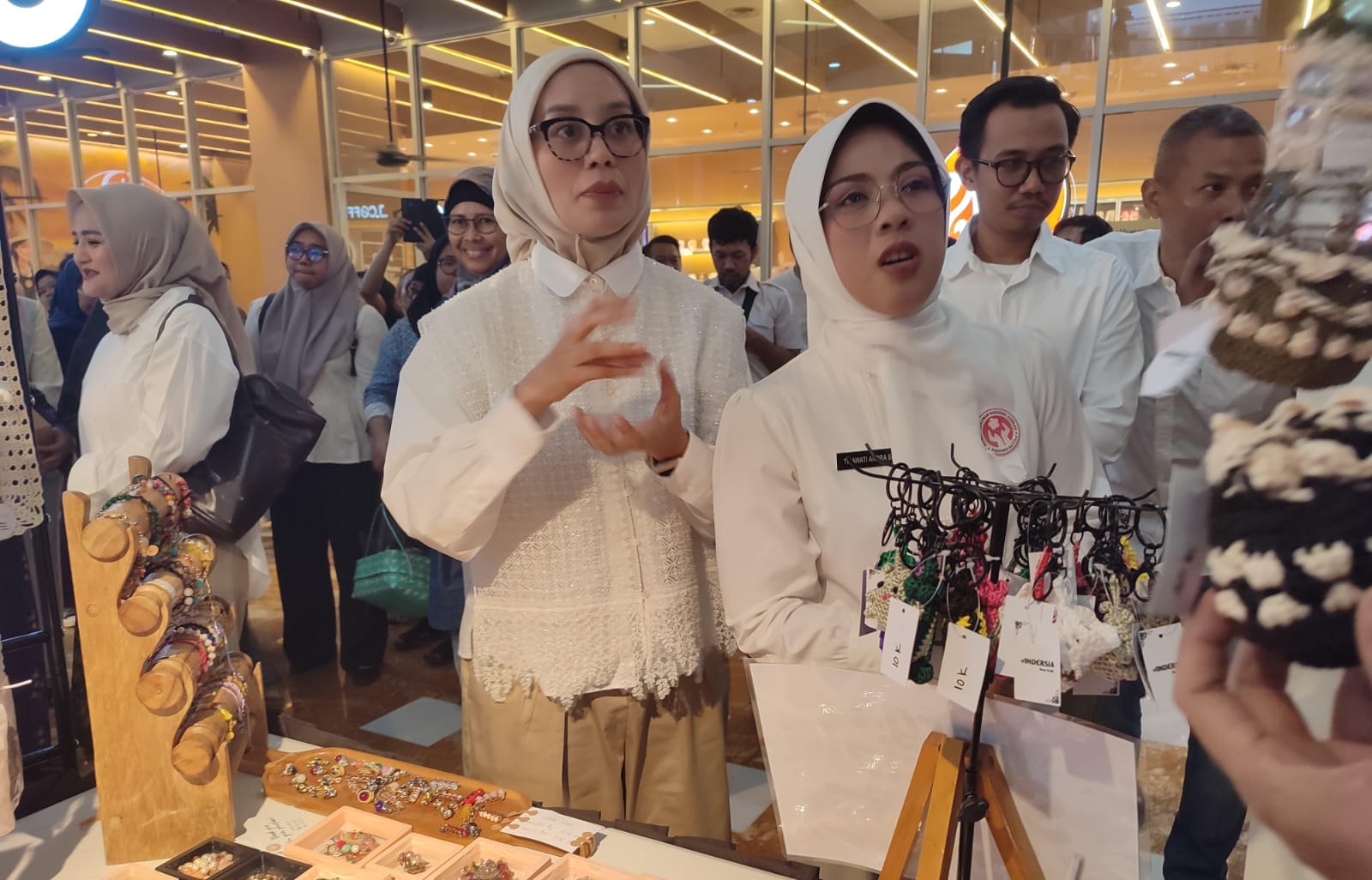 Pekan Dekranasda Tangsel 2026 menjadi ruang kolaborasi pelaku ekonomi kreatif untuk memperluas jaringan dan pasar produk lokal.