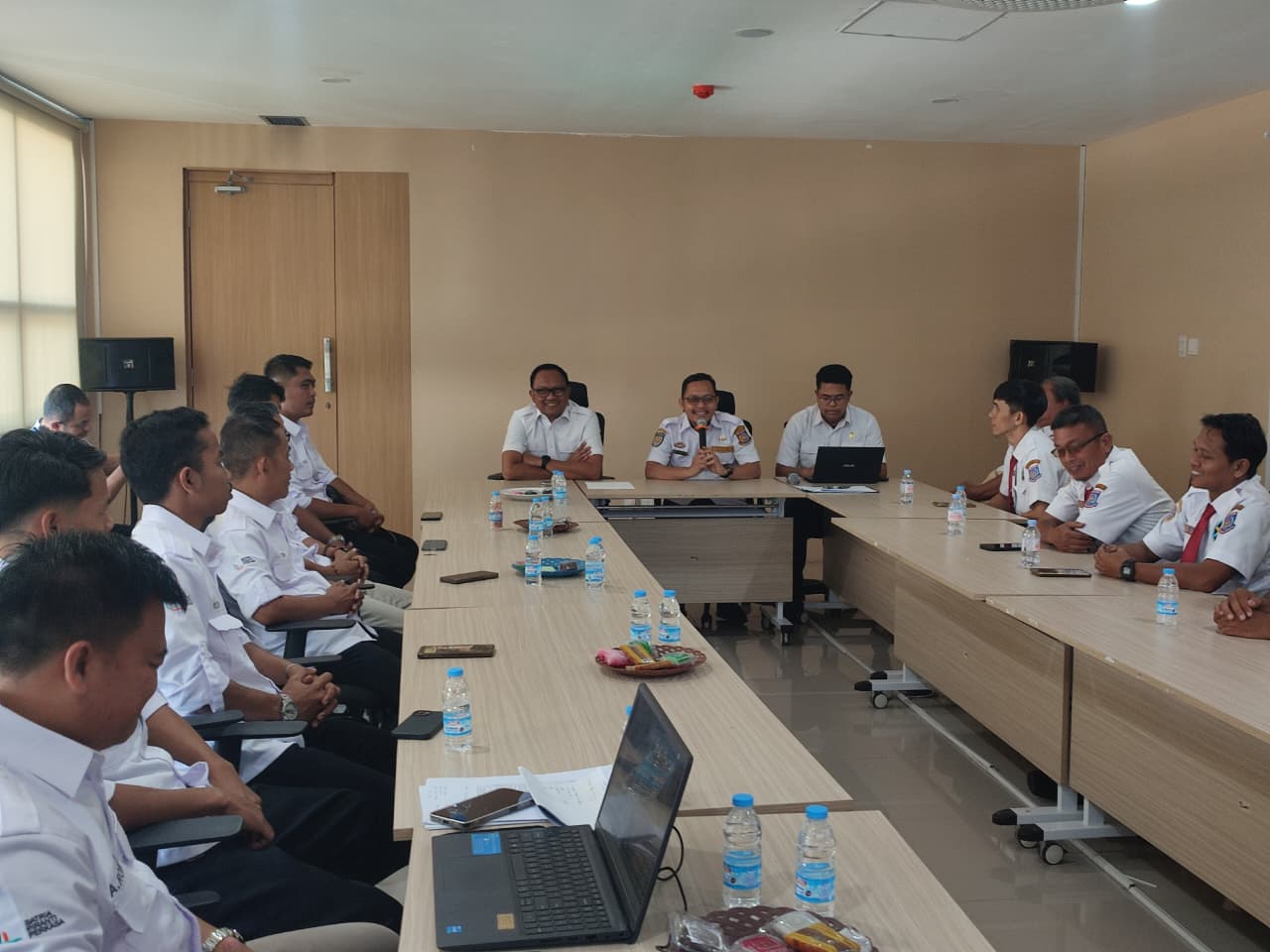 Dishub Tangsel memastikan seluruh armada bus sekolah layak jalan menjelang tahun ajaran baru di tengah lonjakan jumlah penumpang.