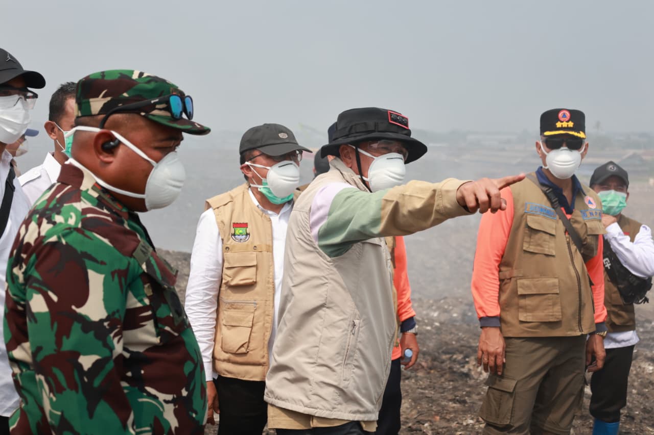 Bupati Tangerang mengapresiasi kolaborasi BNPB, Manggala Agni, relawan, dan tim gabungan dalam mempercepat penanganan kebakaran.