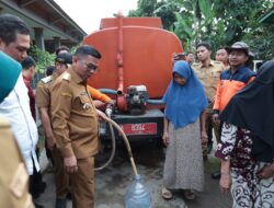 Warga Tigaraksa Terima Bantuan Air Bersih, Pemkab Tangerang Gandeng Pemprov Banten