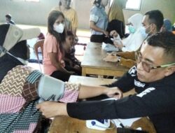 Polresta Tangerang Bagikan Masker dan Obat bagi Warga Terdampak Kebakaran TPA Jatiwaringin