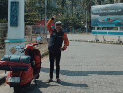 Rayakan Kelulusan, Mahasiswa Ini Solo Touring Vespa Tua dari Jepara ke Karimunjawa