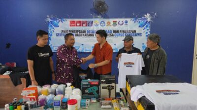 Pelatihan desain ilustrasi, AI, dan seni sablon dari UMN membuka peluang usaha baru bagi Karang Taruna Desa Curug Sangereng.