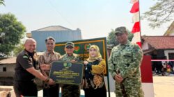 Pemkot Cirebon dan Korem 063/SGJ meresmikan Jembatan Armco di Pekiringan untuk meningkatkan akses warga dan memperkuat konektivitas wilayah.