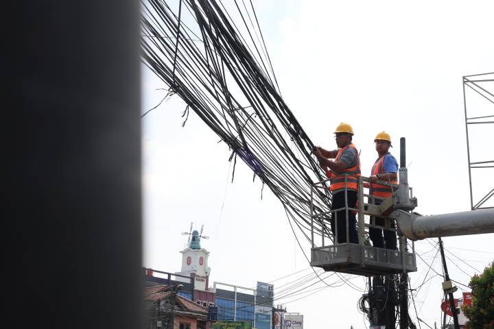 Pemkot Tangerang dan Pemprov Banten menata kabel udara demi meningkatkan keselamatan serta kualitas lingkungan perkotaan.