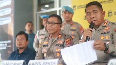 Kasus penusukan dan perampasan motor di Tigaraksa terungkap. Polisi mengamankan pelaku serta mengejar penadah kendaraan korban.