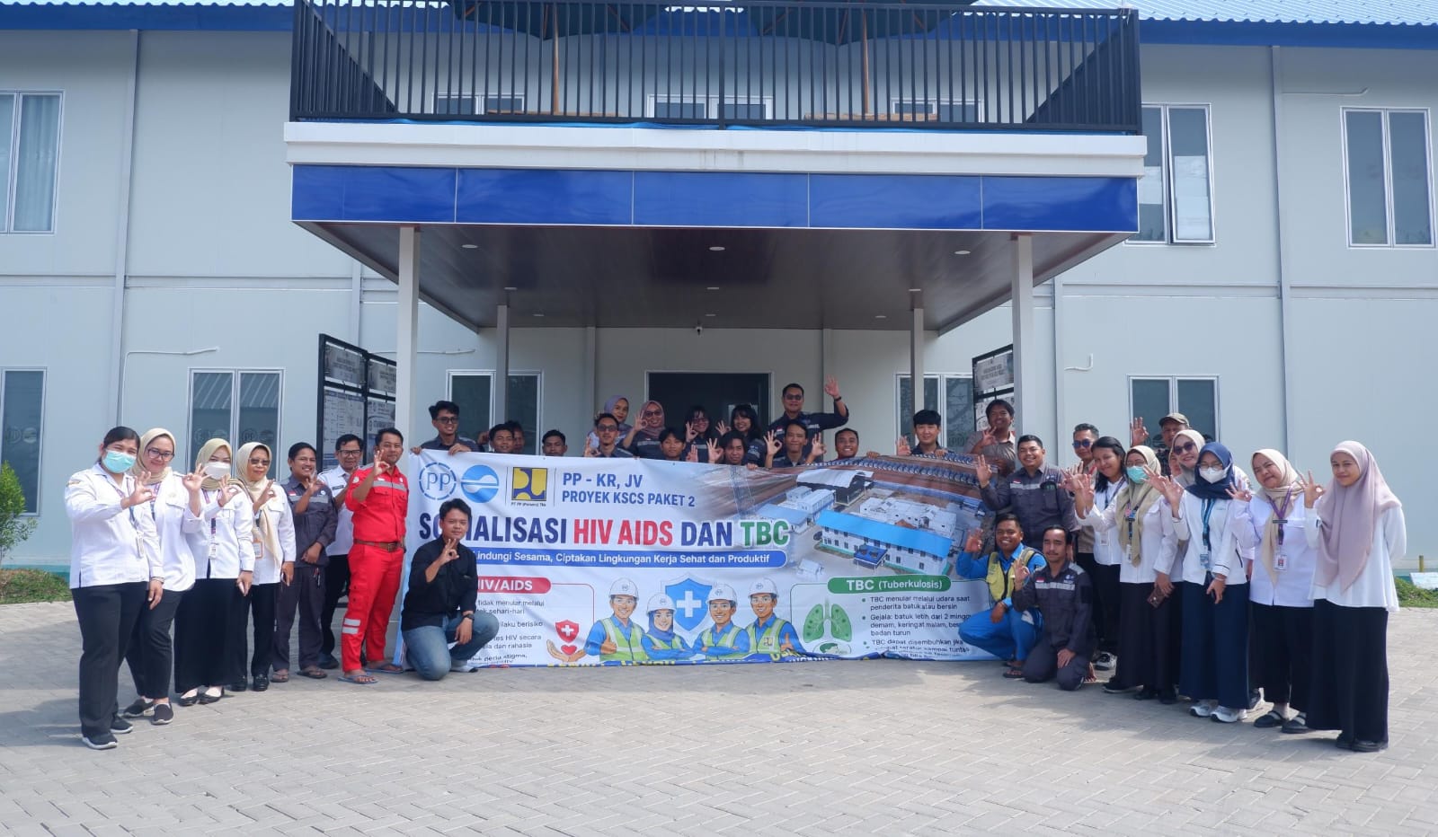 Sebanyak 44 pekerja PT PP-KR JV KSCS Paket 2 mengikuti tes HIV dan pemeriksaan kesehatan bersama KPA Tangerang.