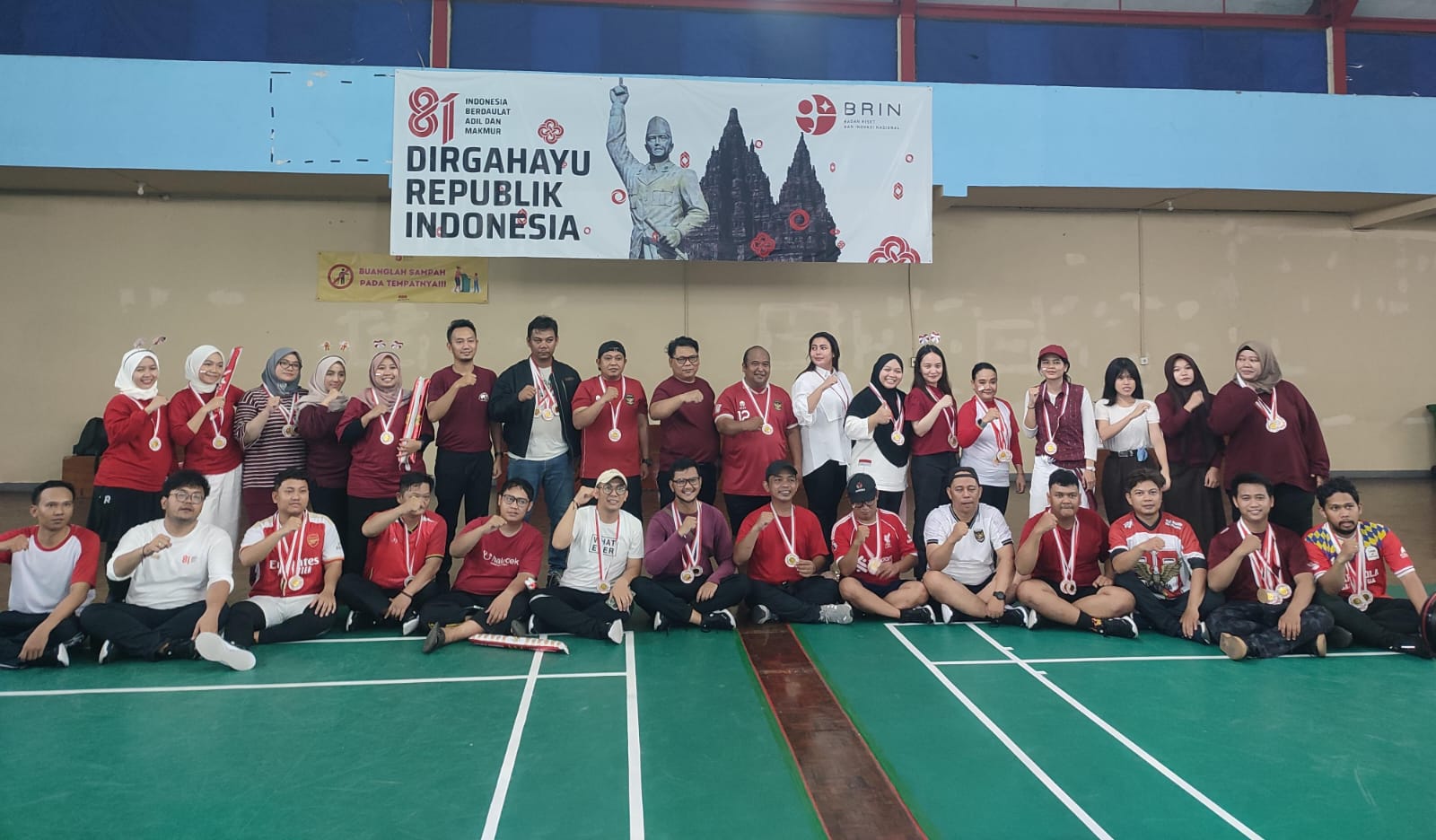 Beragam lomba HUT ke-81 RI digelar Bawaslu Tangsel, menjadi ajang membangun kerja sama dan komunikasi antarpegawai.