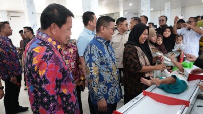 Maesyal Rasyid dan Andra Soni meninjau CKG di Mauk, sekaligus mendorong penanganan stunting dan pencegahan penyakit sejak dini.