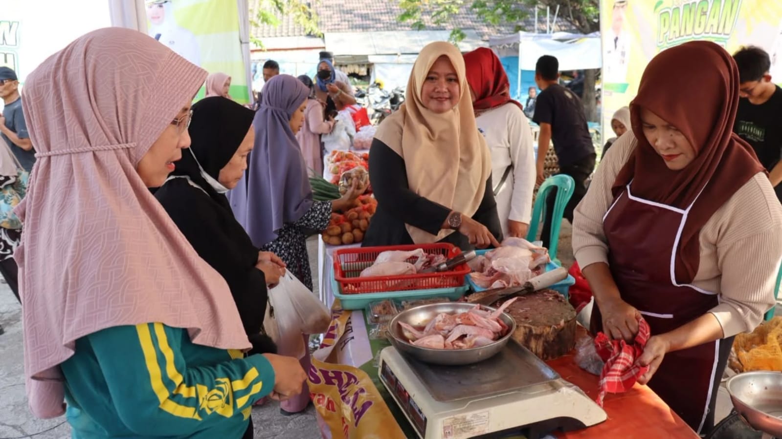 Pemkot Cirebon kembali menggelar Gerakan Pangan Murah untuk menjaga harga pangan dan membantu daya beli masyarakat.