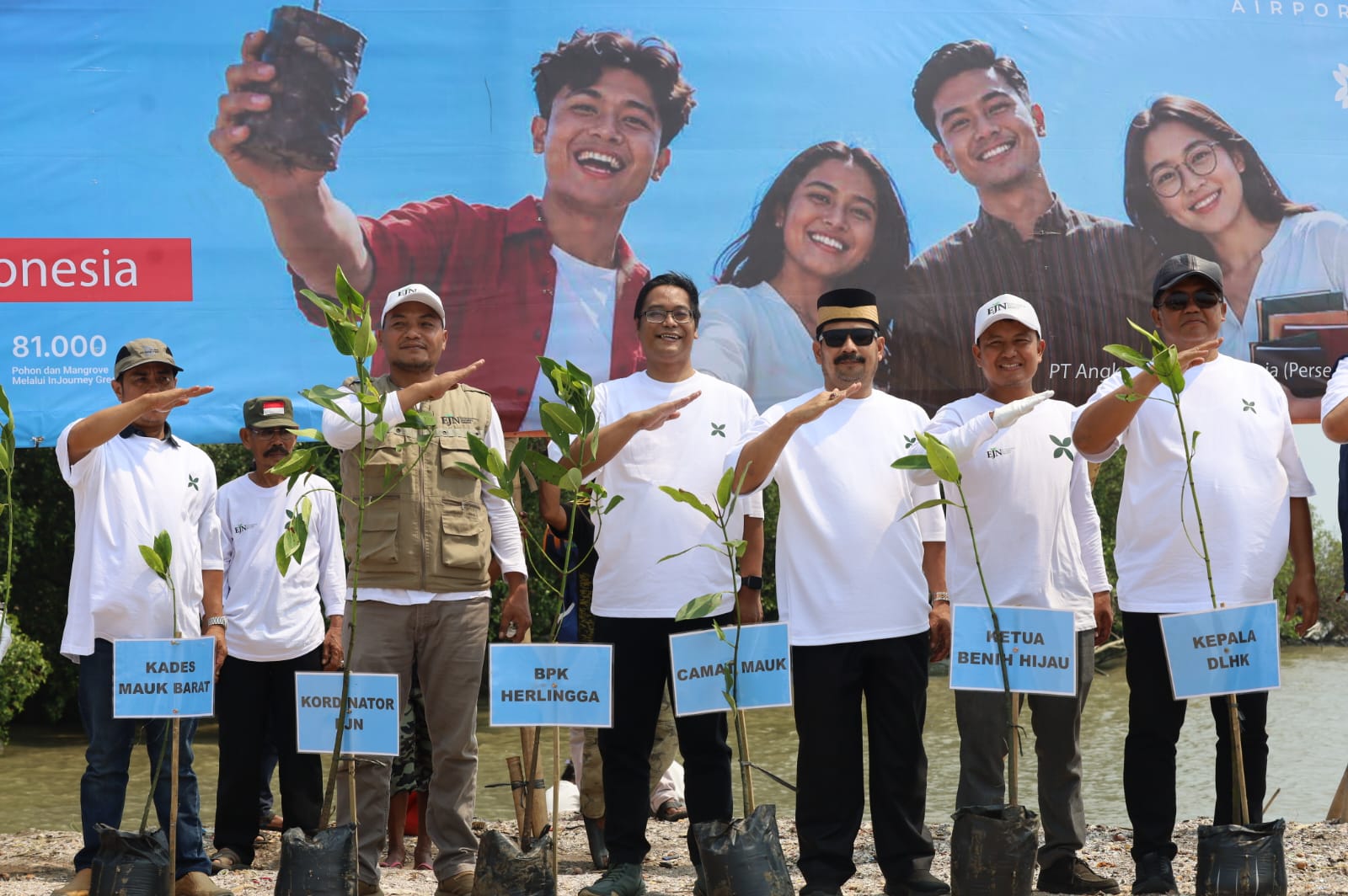 Penanaman 10.000 mangrove di Pantai Api-api menambah total 54.000 pohon yang ditanam InJourney Airports di Tangerang.