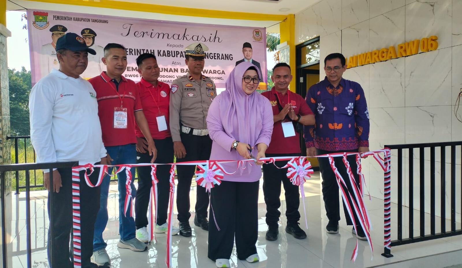 Wakil Bupati Tangerang Intan Nurul Hikmah hadir dalam aksi sosial HUT RI di Sodong Village yang diisi donor darah dan penghijauan.