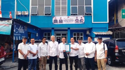 Diantar para senior, Mohamad Romli mendaftar bakal calon Ketua PWI Kabupaten Tangerang dan membawa semangat inovasi.
