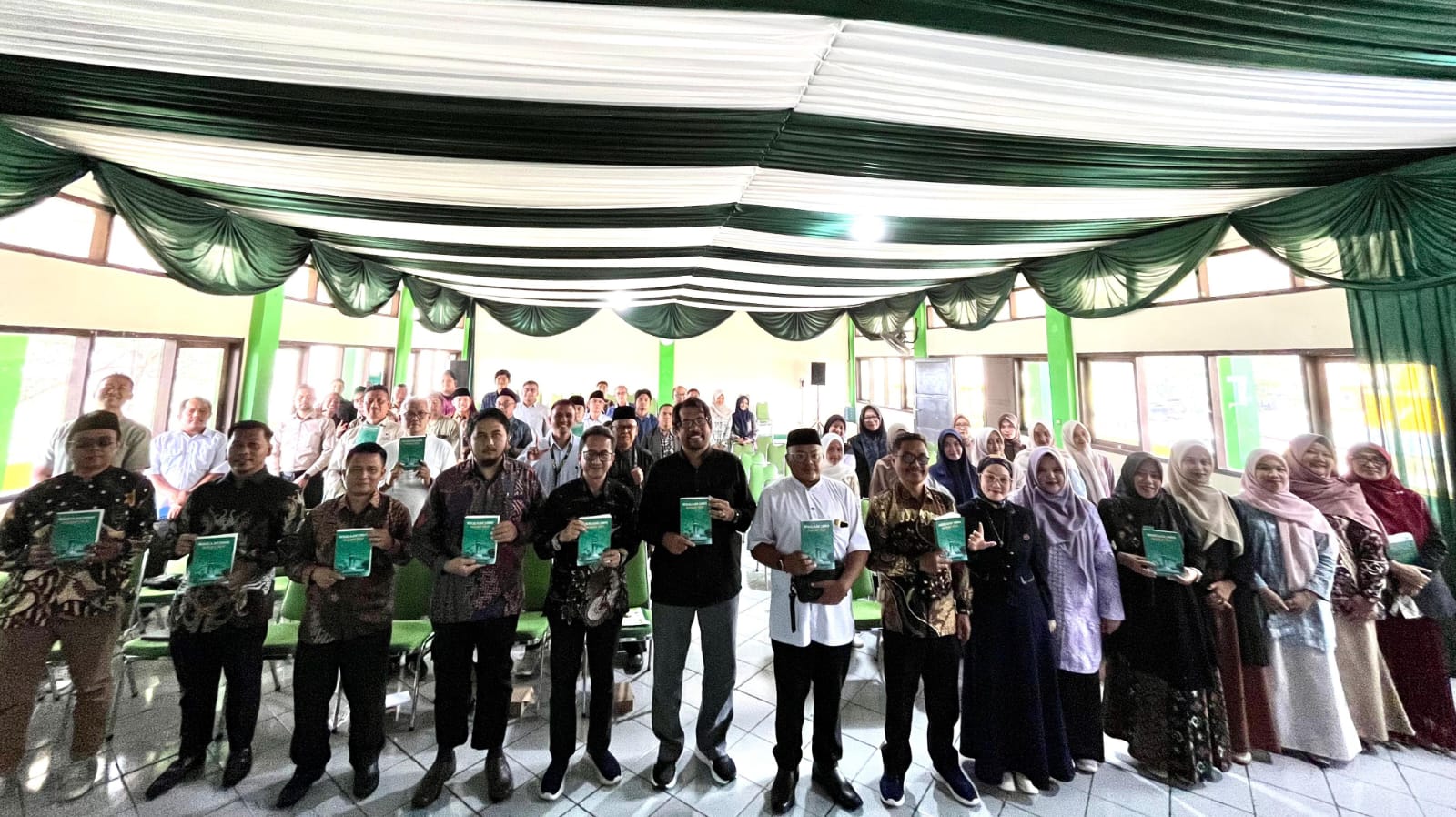 IAILM Suryalaya memperkuat tradisi literasi dan keilmuan melalui bedah buku 40 tahun serta refleksi spiritualitas di era digital.