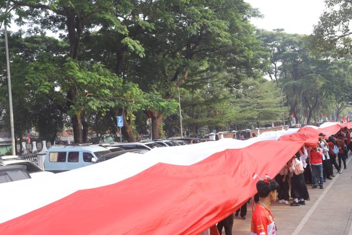 Pemuda dari berbagai daerah di Banten mengikuti Kirab Merah Putih di Kota Tangerang dengan membawa semangat persatuan dan Indonesia maju.