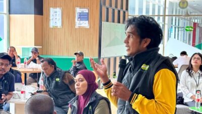 Komunitas ojek pangkalan mendapat edukasi keuangan dari Pegadaian Cirendeu, mulai dari menabung hingga investasi emas.