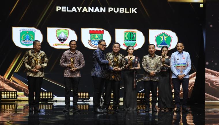 Komitmen mendorong pendidikan dan kualitas SDM mengantarkan Kabupaten Tangerang meraih penghargaan nasional kategori Pendidikan.