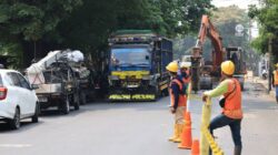 Pemkot Tangerang menerapkan rekayasa lalu lintas di empat ruas jalan dan menyiapkan jalur alternatif bagi pengguna jalan.