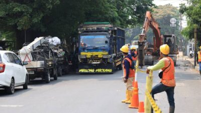 Pemkot Tangerang menerapkan rekayasa lalu lintas di empat ruas jalan dan menyiapkan jalur alternatif bagi pengguna jalan.