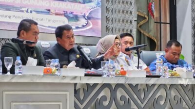 Bupati Tangerang meminta seluruh sektor bergerak bersama dan memperkuat koordinasi menghadapi aktivitas Gunung Anak Krakatau.