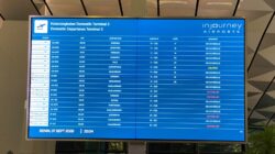 Tiga bandara kembali beroperasi setelah terdampak abu vulkanik. Penumpang diminta memantau status dan jadwal penerbangan melalui maskapai.