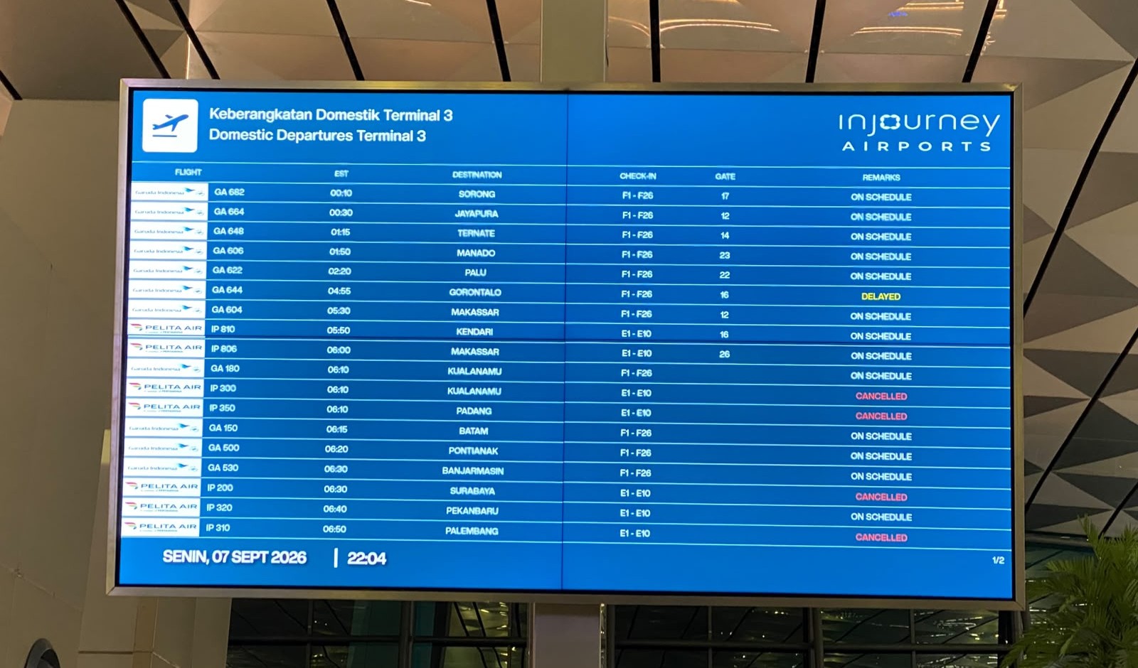 Tiga bandara kembali beroperasi setelah terdampak abu vulkanik. Penumpang diminta memantau status dan jadwal penerbangan melalui maskapai.